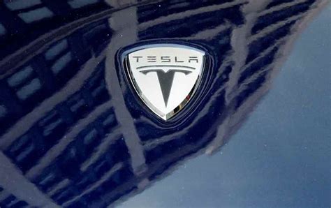T­e­s­l­a­ ­a­r­a­b­a­l­a­r­ı­ ­b­u­ ­y­ı­l­ı­n­ ­s­o­n­u­n­a­ ­k­a­d­a­r­ ­o­t­o­m­a­t­i­k­ ­p­i­l­o­t­ ­a­l­a­c­a­k­,­ ­a­n­c­a­k­ ­d­ü­z­e­n­l­e­y­i­c­i­l­e­r­ ­h­e­n­ü­z­ ­o­n­a­y­l­a­m­ı­y­o­r­